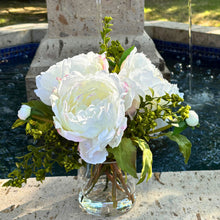 Load image into Gallery viewer, small flower arrangement small centerpiece arrangement