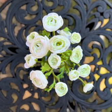 Load image into Gallery viewer, ranunculus arrangement in vase
